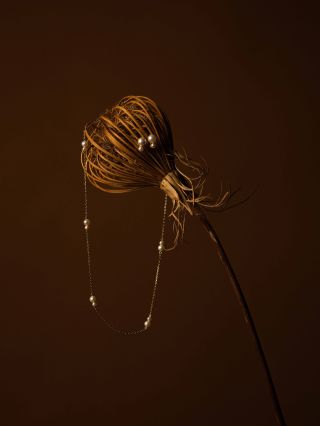 Nový set MARIA pre všetky ženy, ktorý milujú minimalistickú eleganciu ✨ Pozlátené striebro a pravé riečne perly tvoria...